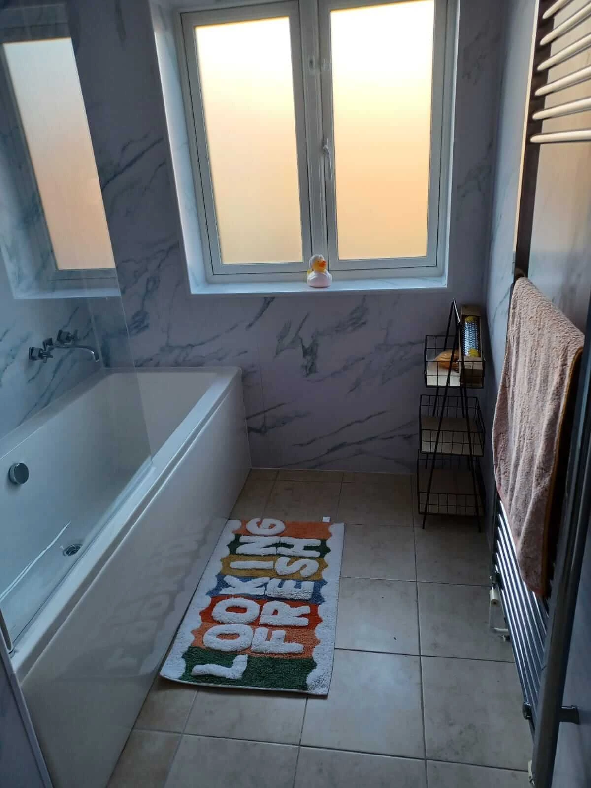 /images/ruby-lodge-bathroom.webp